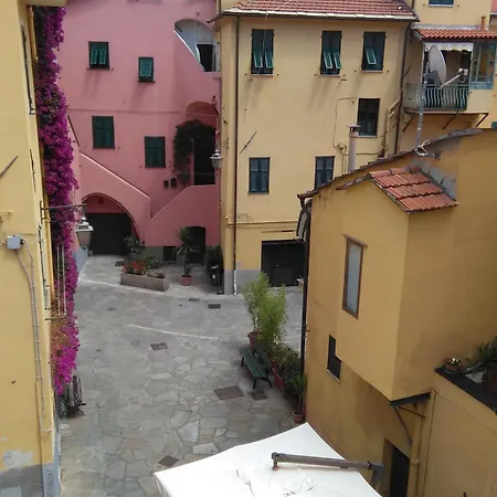 The Scialuppa 100 Mt Beaches Apartman