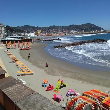 The Scialuppa 100 Mt Beaches * Imperia